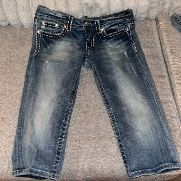 MissMe Lowrised Capri Jeans, Size 29, fits like 27-28. medium washed. - Picture 1 of 4